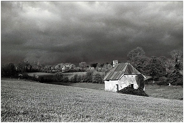 La petite maison dans la prairie ( the little house on the prairie), Manche,Normandie, landscape of normandy. © Avril  2005 Christophe Letellier